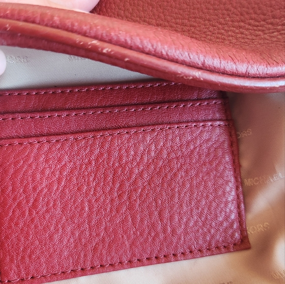 MK Michael Kors Ginny Medium Messenger Red - Picture 12 of 16